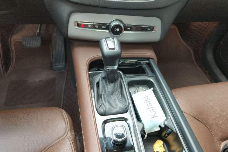 Used Volvo XC90 2020 T5 SmartDrive Luxury 7-Seater Gear Lever