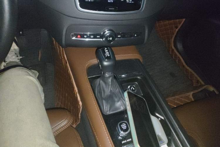 Used Volvo XC90 2020 Facelifted T6 Zhiya Luxury 7-Seater Gear Lever