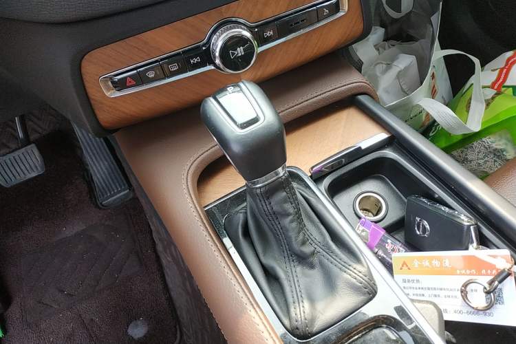 Used Volvo XC90 2020 Facelifted T6 Zhiyi Luxury 7-Seater Gear Lever