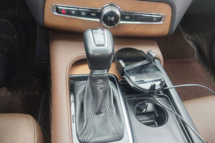 Used Volvo XC90 2020 T6 Zhiyi Sport Edition 7-Seater Gear Lever