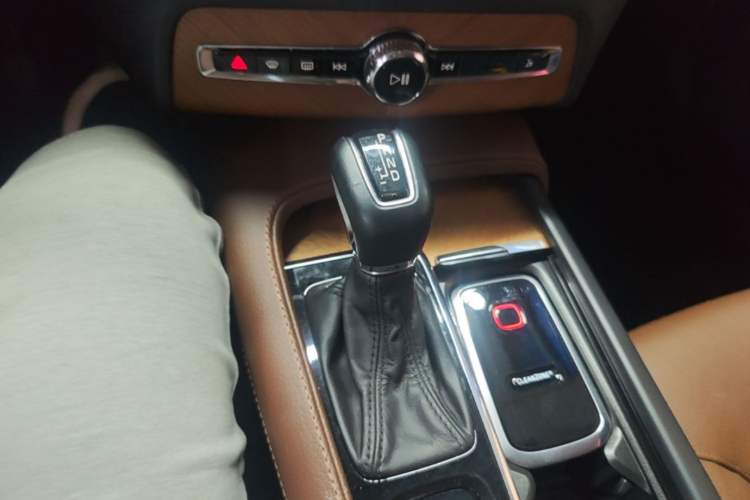 Used Volvo XC90 2020 Facelifted T6 Zhiyi Luxury 7-Seater Gear Lever