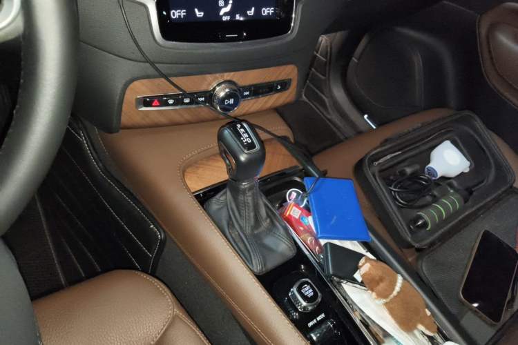 Used Volvo XC90 2020 T6 Zhiyi Luxury 7-Seater Gear Lever