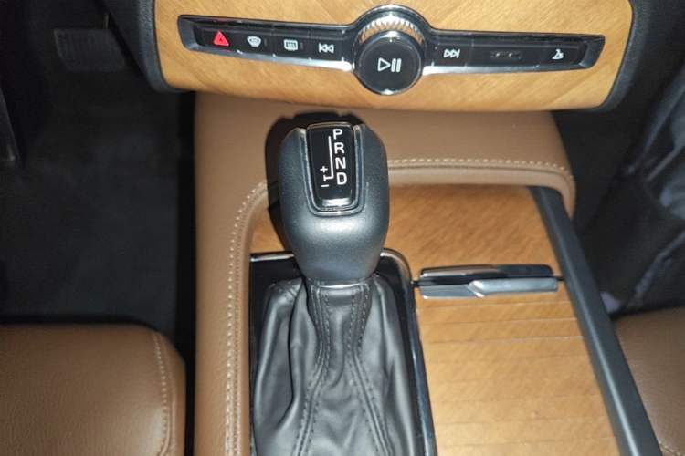 Used Volvo XC90 2020 Facelifted T6 Zhiyi Luxury 7-Seater Gear Lever