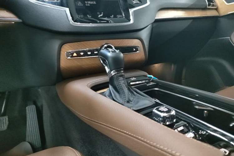 Used Volvo XC90 2020 T6 Zhiyi Luxury 7-Seater Gear Lever