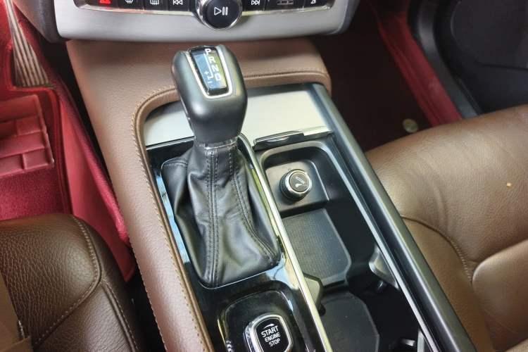 Used Volvo XC90 2020 T5 SmartDrive Luxury 7-Seater Gear Lever