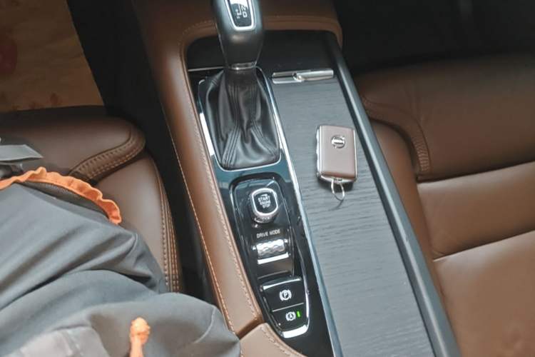 Used Volvo XC90 2020 Facelifted T6 Zhiya Luxury 7-Seater Gear Lever