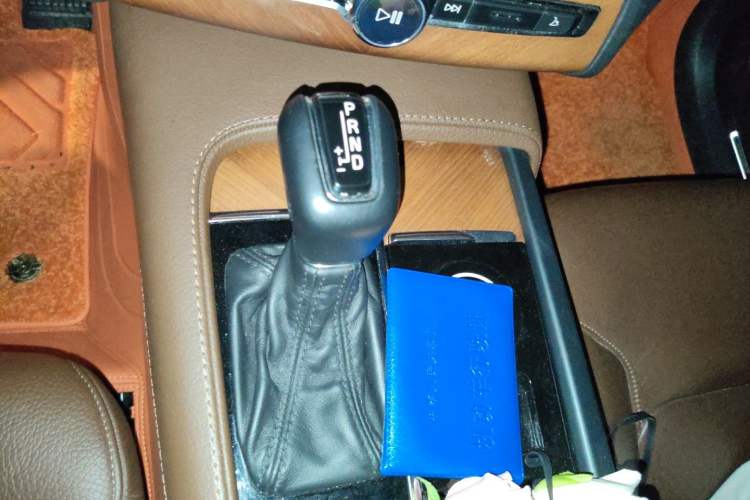 Used Volvo XC90 2020 T6 Zhiyi Luxury 7-Seater Gear Lever
