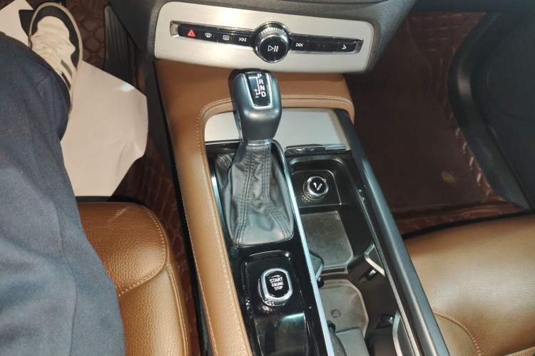 Used Volvo XC90 2020 T5 Smart Drive Luxury Edition 5 Seats Gear Lever
