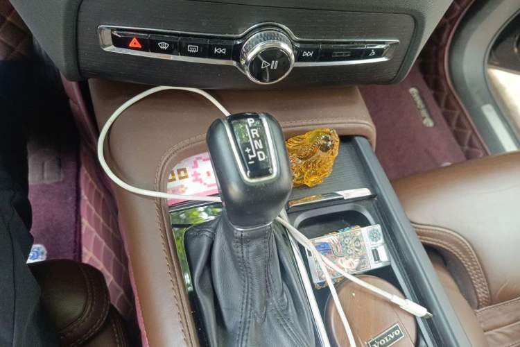 Used Volvo XC90 2020 Facelifted T6 Zhiya Luxury 7-Seater Gear Lever
