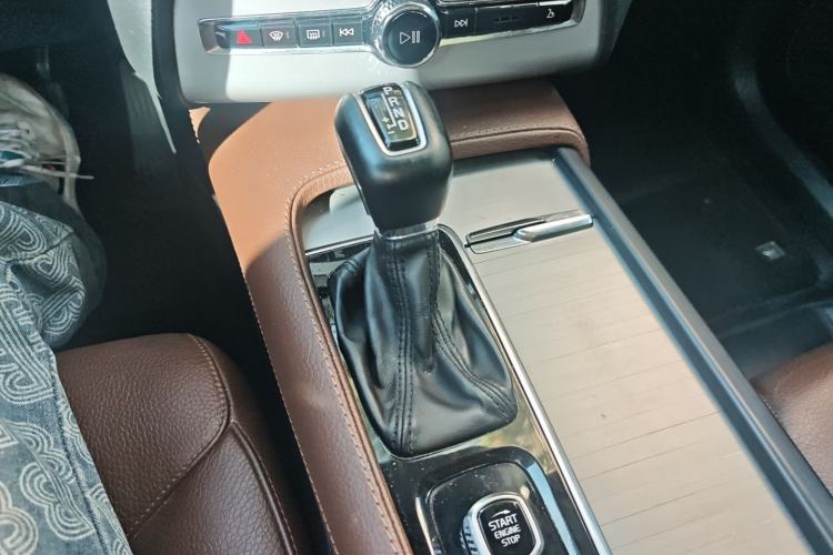 Used Volvo XC90 2020 T5 SmartDrive Luxury 7-Seater Gear Lever