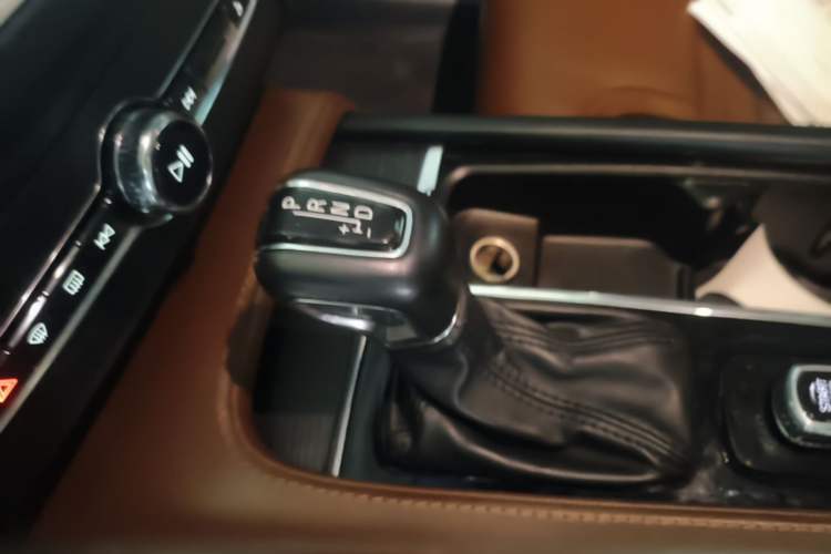 Used Volvo XC90 2020 T6 Zhiya Luxury 7-Seater Gear Lever