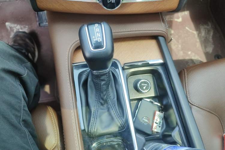 Used Volvo XC90 2020 Facelifted T6 Zhiyi Luxury 7-Seater Gear Lever