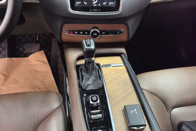Used Volvo XC90 2020 Facelifted T6 Zhiyi Luxury 7-Seater Gear Lever