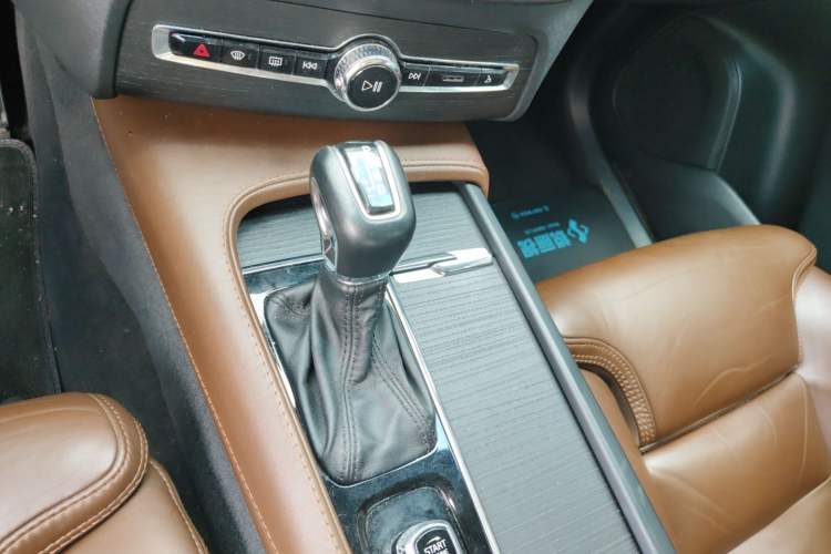 Used Volvo XC90 2020 T6 Zhiya Luxury 7-Seater Gear Lever