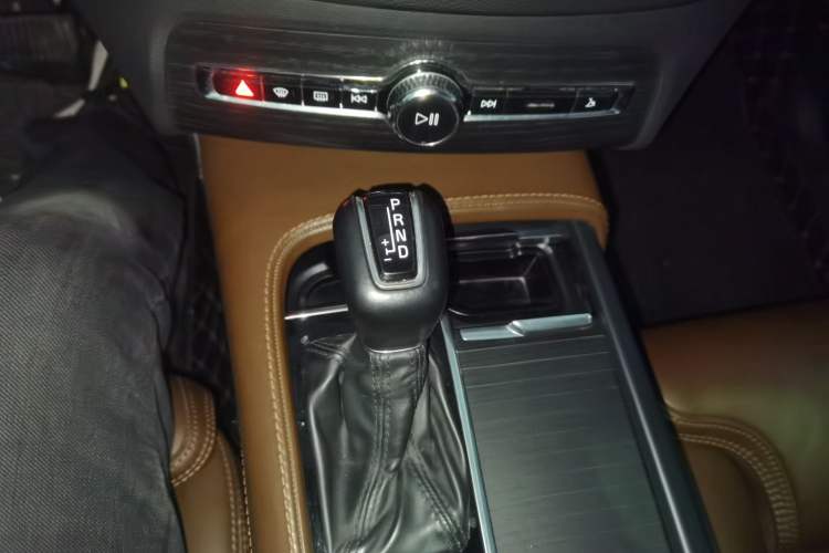 Used Volvo XC90 2020 T6 Zhiya Luxury 7-Seater Gear Lever