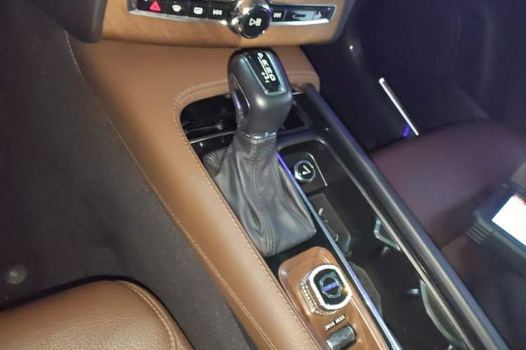 Used Volvo XC90 2020 Facelifted T6 Zhiyi Luxury 7-Seater Gear Lever