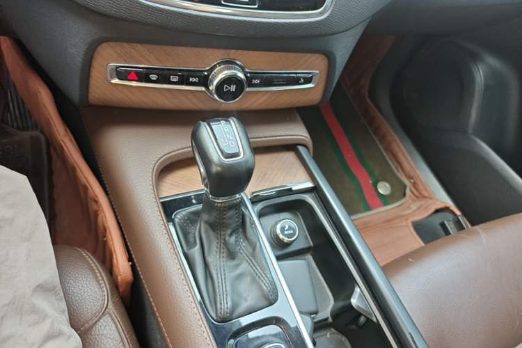 Used Volvo XC90 2020 Facelifted T6 Zhiyi Luxury 7-Seater Gear Lever