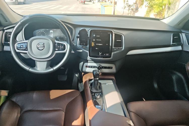 Used Volvo XC90 2020 T5 SmartDrive Luxury 7-Seater Interior 2