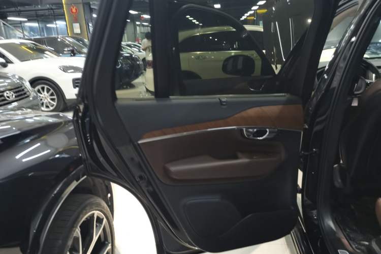 Used Volvo XC90 2020 Facelifted T6 Zhiyi Luxury 7-Seater Interior 8