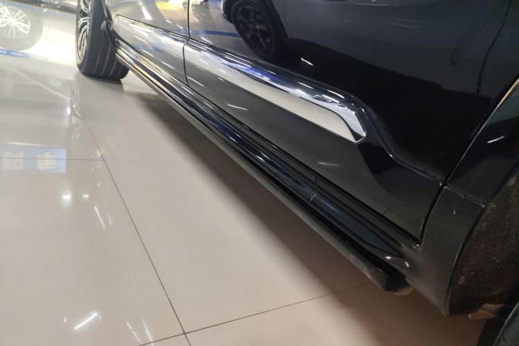 Used Volvo XC90 2020 T5 Smart Drive Luxury Edition 5 Seats Left Side Sill