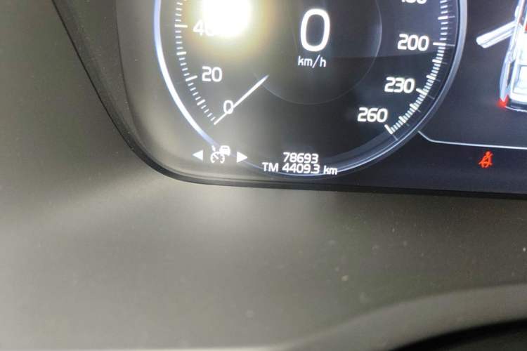 Used Volvo XC90 2020 T6 Zhiyi Luxury 7-Seater Odometer Close Up