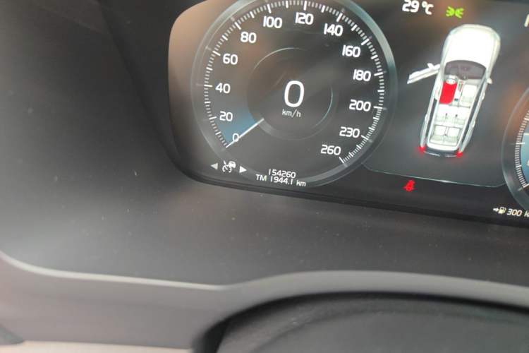 Used Volvo XC90 2020 T5 SmartDrive Luxury 7-Seater Odometer Close Up