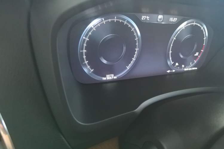 Used Volvo XC90 2020 T6 Zhiyi Luxury 7-Seater Odometer Close Up