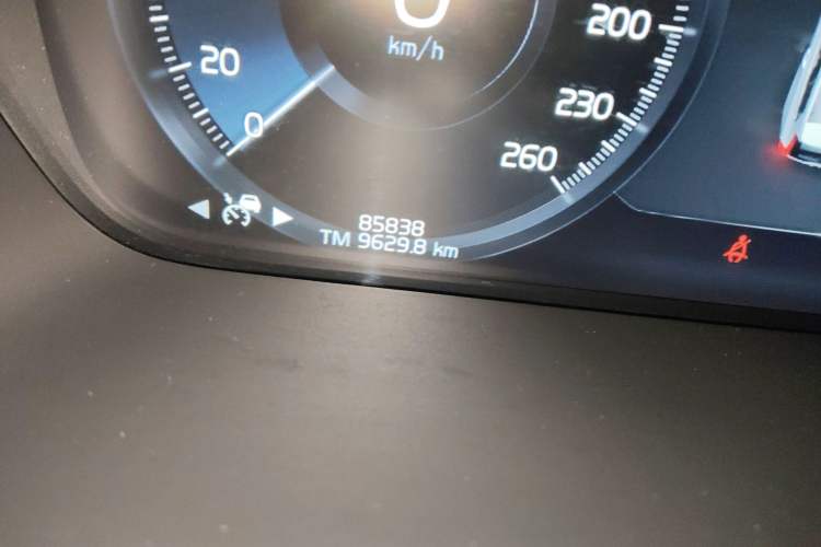 Used Volvo XC90 2020 T5 Smart Drive Luxury Edition 5 Seats Odometer Close Up