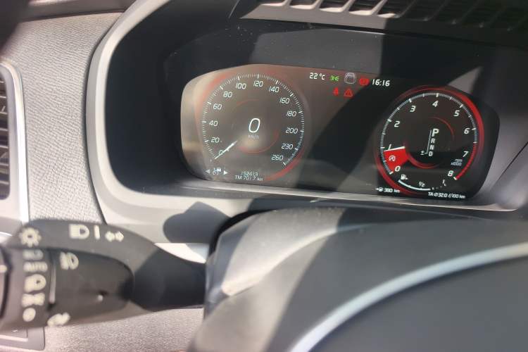 Used Volvo XC90 2020 T5 SmartDrive Luxury 7-Seater Odometer Close Up
