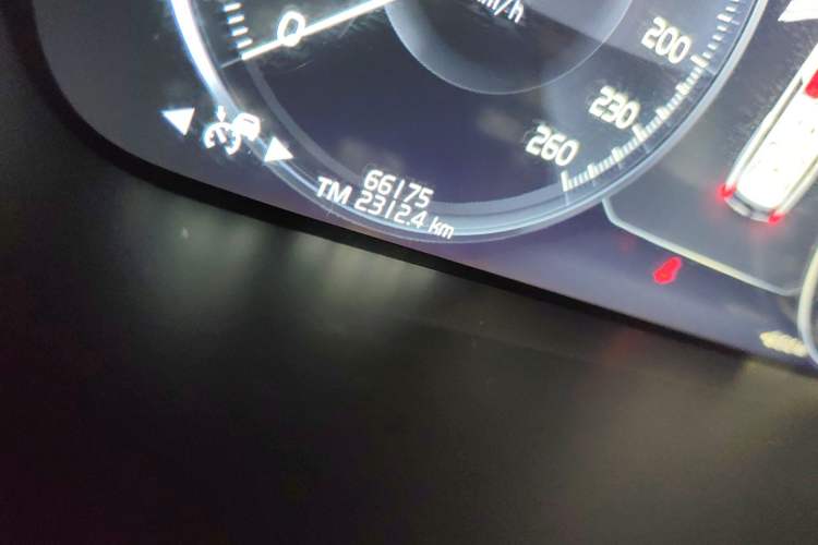 Used Volvo XC90 2020 T6 Zhiyi Luxury 7-Seater Odometer Close Up