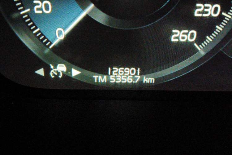 Used Volvo XC90 2020 T6 Zhiyi Luxury 7-Seater Odometer Close Up