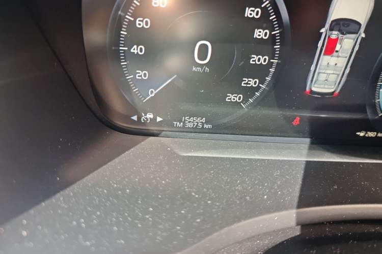 Used Volvo XC90 2020 T5 SmartDrive Luxury 7-Seater Odometer Close Up