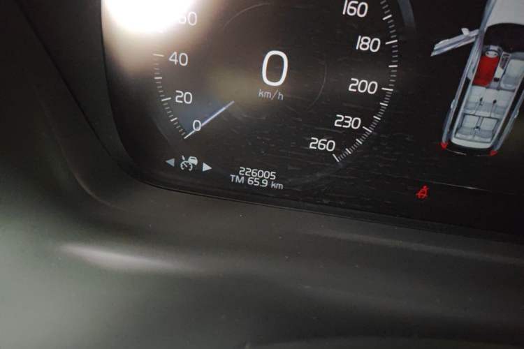 Used Volvo XC90 2020 T6 Zhiyi Luxury 7-Seater Odometer Close Up