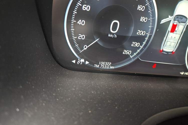 Used Volvo XC90 2020 T5 SmartDrive Luxury 7-Seater Odometer Close Up
