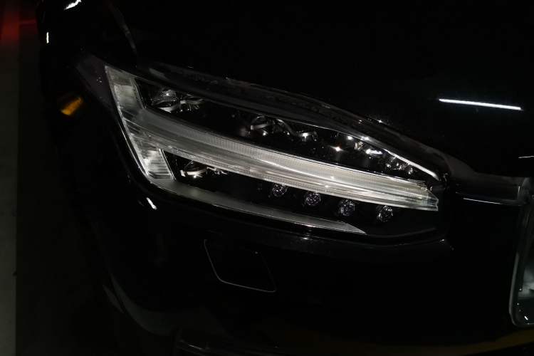Used Volvo XC90 2020 T6 Zhiyi Luxury 7-Seater Right Front Headlight