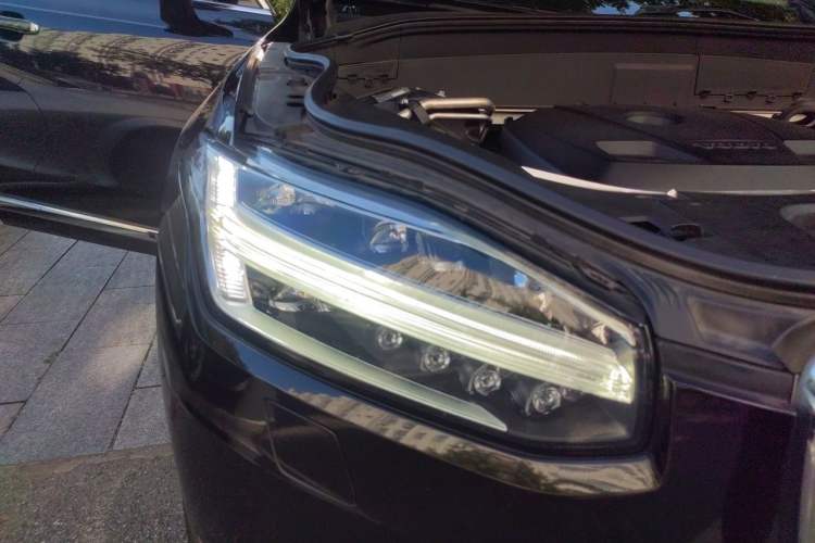Used Volvo XC90 2020 T6 Zhiyi Luxury 7-Seater Right Front Headlight