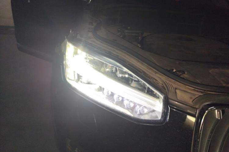 Used Volvo XC90 2020 T6 Zhiyi Luxury 7-Seater Right Front Headlight
