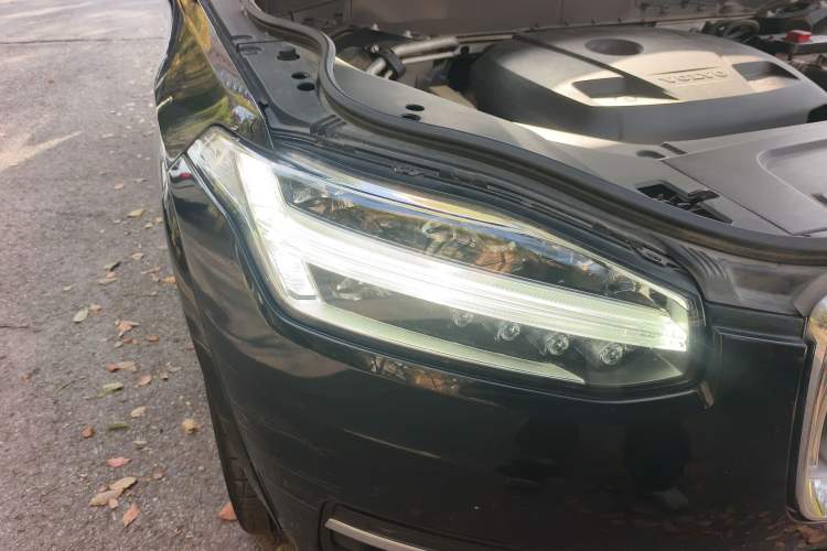 Used Volvo XC90 2020 T5 SmartDrive Luxury 7-Seater Right Front Headlight