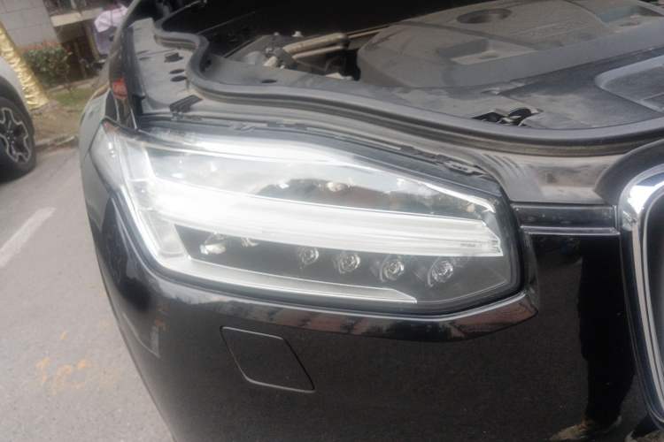 Used Volvo XC90 2020 T6 Zhiyi Luxury 7-Seater Right Front Headlight