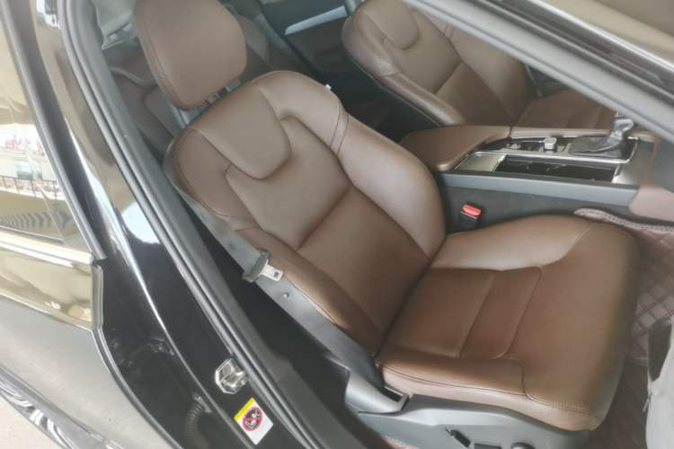 Used Volvo XC90 2020 T5 SmartDrive Luxury 7-Seater Right Front Seat