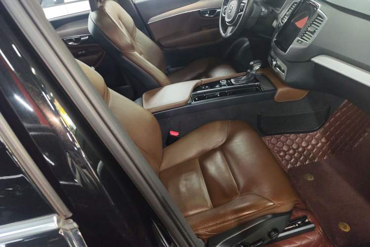 Used Volvo XC90 2020 T5 Smart Drive Luxury Edition 5 Seats Right Front Seat