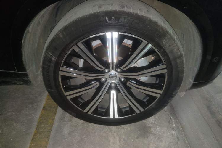 Used Volvo XC90 2020 T6 Zhiya Luxury 7-Seater Right Front Wheel Hub