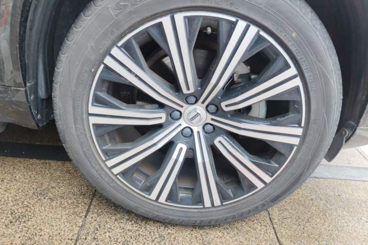 Used Volvo XC90 2020 T6 Zhiyi Luxury 7-Seater Right Front Wheel Hub