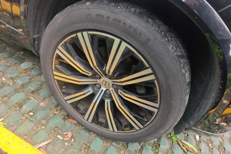 Used Volvo XC90 2020 T5 SmartDrive Luxury 7-Seater Right Front Wheel Hub