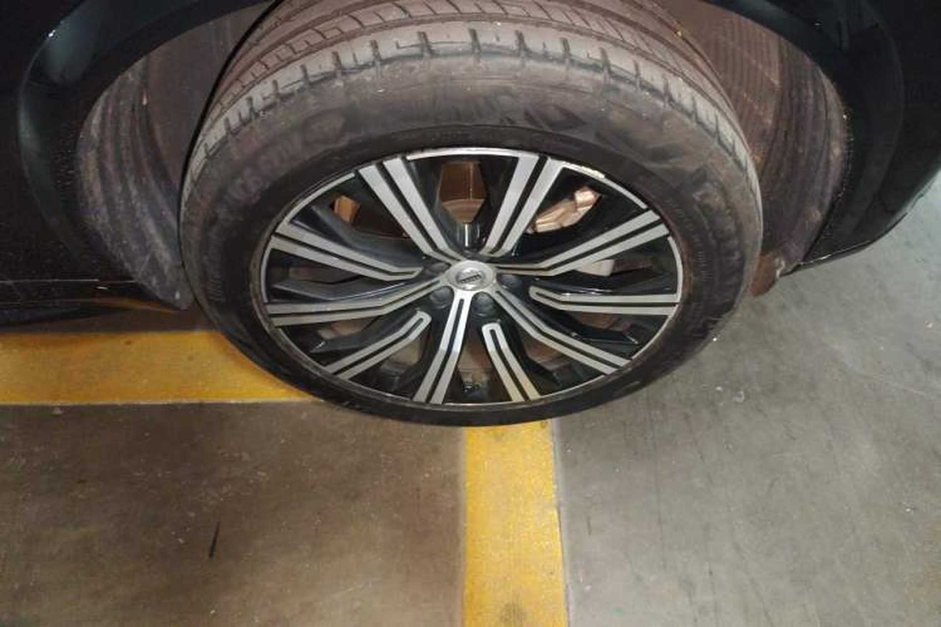 Used Volvo XC90 2020 T6 Zhiyi Luxury 7-Seater Right Front Wheel Hub