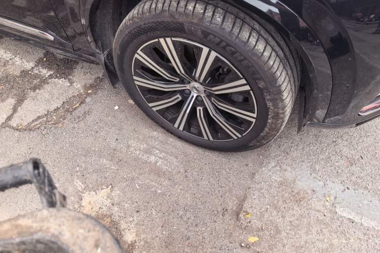 Used Volvo XC90 2020 T5 SmartDrive Luxury 7-Seater Right Front Wheel Hub