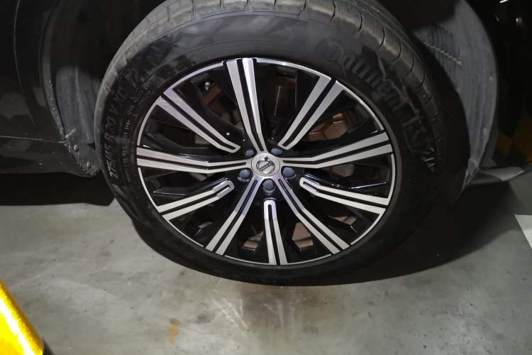 Used Volvo XC90 2020 T6 Zhiyi Luxury 7-Seater Right Front Wheel Hub