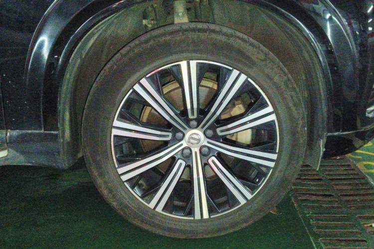 Used Volvo XC90 2020 T6 Zhiyi Luxury 7-Seater Right Front Wheel Hub
