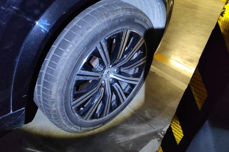 Used Volvo XC90 2020 T6 Zhiyi Luxury 7-Seater Right Front Wheel Hub