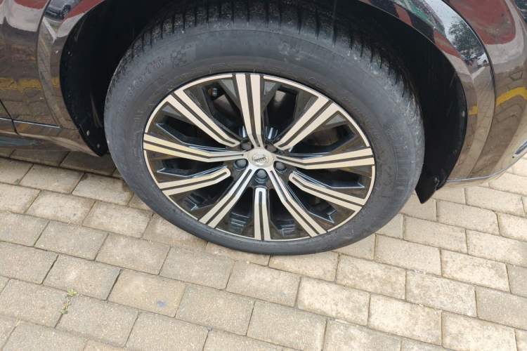 Used Volvo XC90 2020 T5 Smart Drive Luxury Edition 5 Seats Right Front Wheel Hub